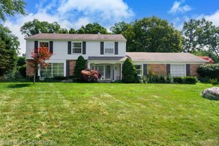 2377 Williamstown Court, Bloomfield Charter Township, MI 48304