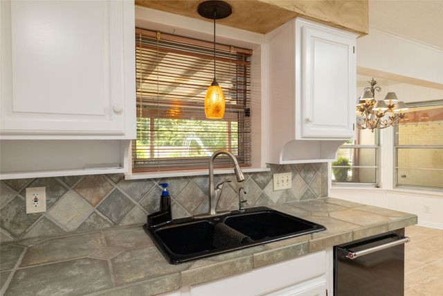 3809 Diamond Loch W, North Richland Hills, TX 76180