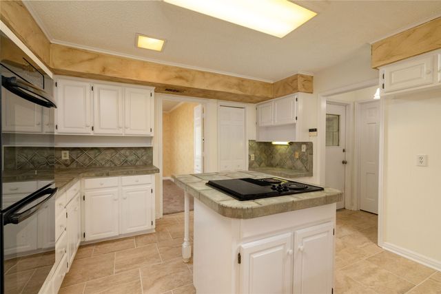 3809 Diamond Loch W, North Richland Hills, TX 76180