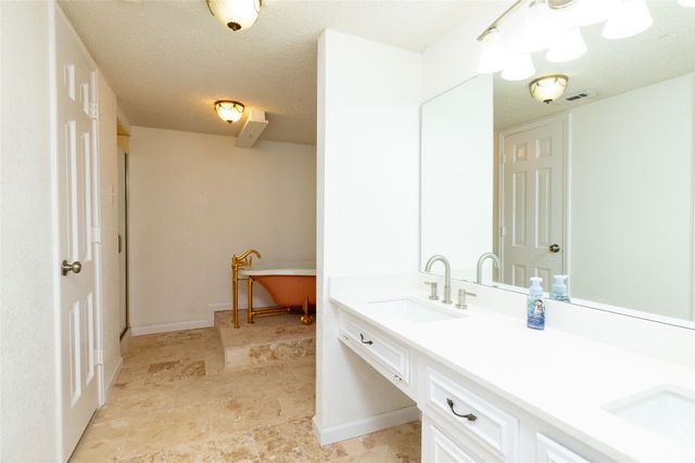 3809 Diamond Loch W, North Richland Hills, TX 76180