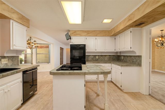 3809 Diamond Loch W, North Richland Hills, TX 76180