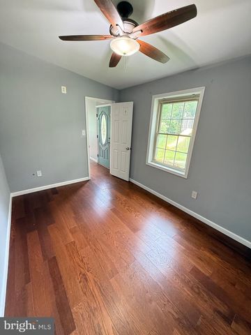 7421 LAKE DR, Manassas, VA 20111