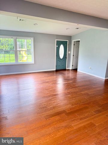 7421 LAKE DR, Manassas, VA 20111