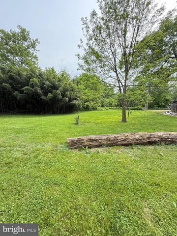 7421 LAKE DR, Manassas, VA 20111