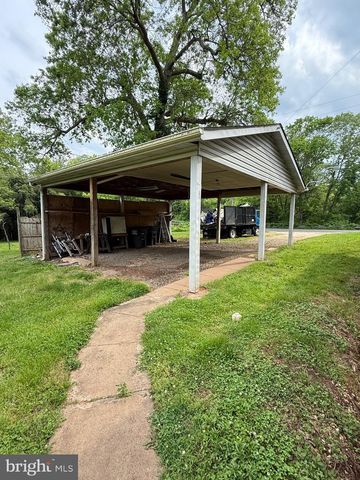 7421 LAKE DR, Manassas, VA 20111