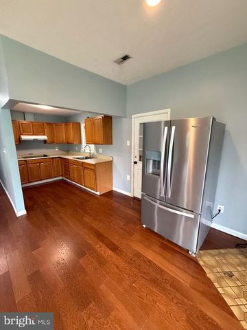 7421 LAKE DR, Manassas, VA 20111