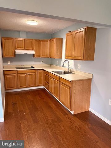 7421 LAKE DR, Manassas, VA 20111