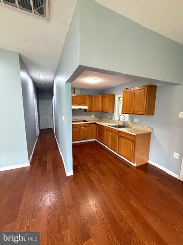 7421 LAKE DR, Manassas, VA 20111