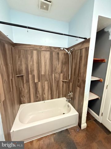 7421 LAKE DR, Manassas, VA 20111