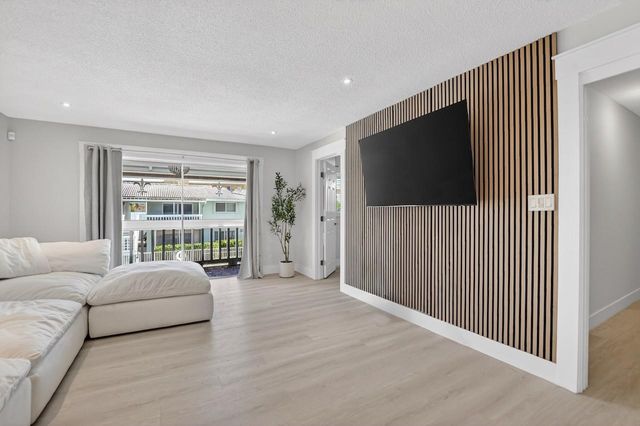 322 N Federal Highway 240, Deerfield Beach, FL 33441