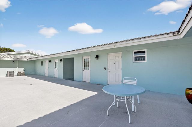 322 N Federal Highway 240, Deerfield Beach, FL 33441