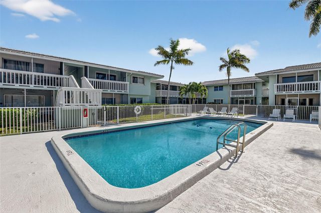 322 N Federal Highway 240, Deerfield Beach, FL 33441