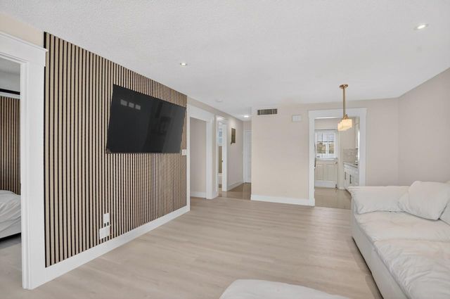 322 N Federal Highway 240, Deerfield Beach, FL 33441