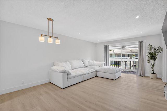 322 N Federal Highway 240, Deerfield Beach, FL 33441