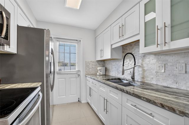 322 N Federal Highway 240, Deerfield Beach, FL 33441