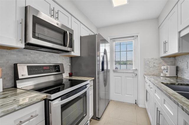 322 N Federal Highway 240, Deerfield Beach, FL 33441