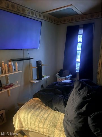 13710 Thornhurst Avenue, Garfield Heights, OH 44105