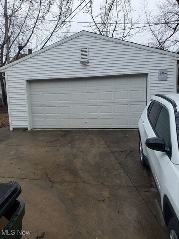 13710 Thornhurst Avenue, Garfield Heights, OH 44105