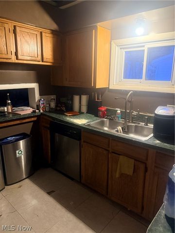 13710 Thornhurst Avenue, Garfield Heights, OH 44105