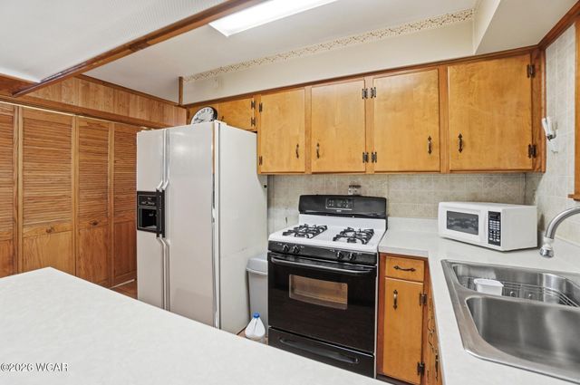 910 N Dale Drive, Lima, OH 45805