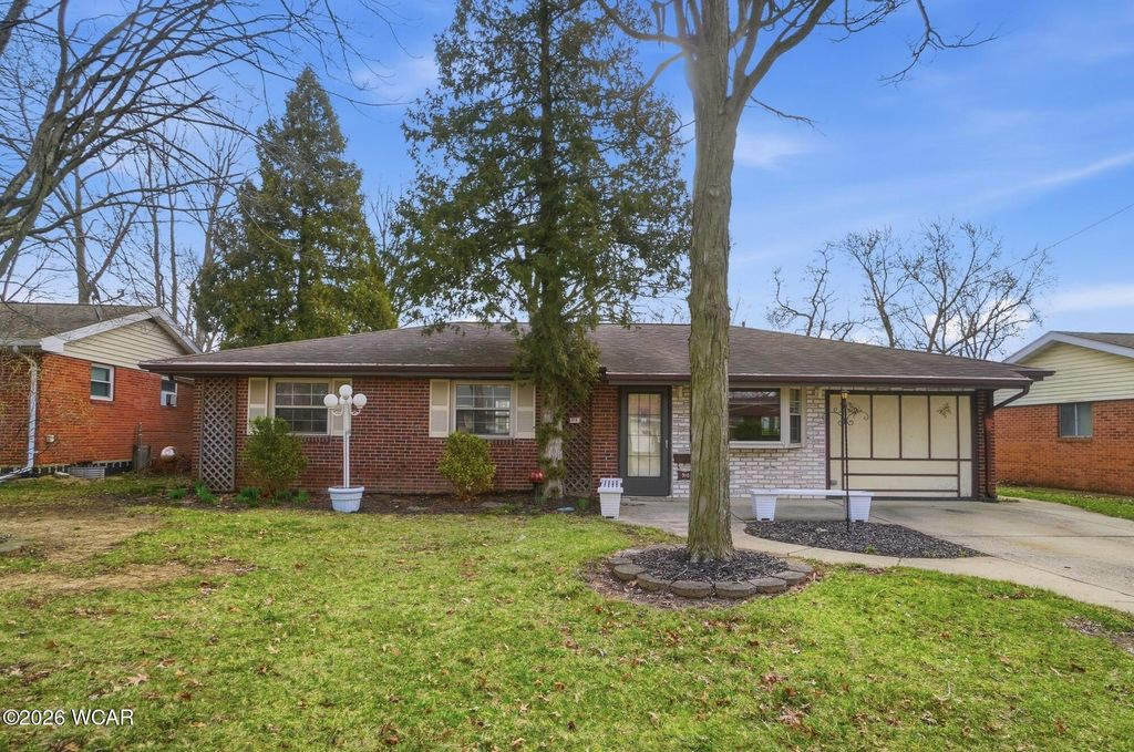 910 N Dale Drive, Lima, OH 45805