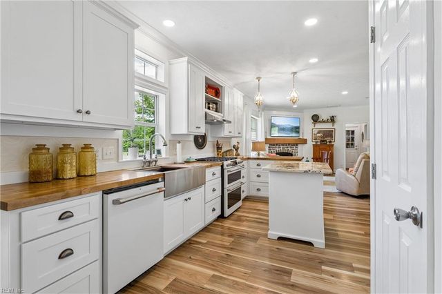 11541 Salem Wood RD, Gloucester, VA 23061