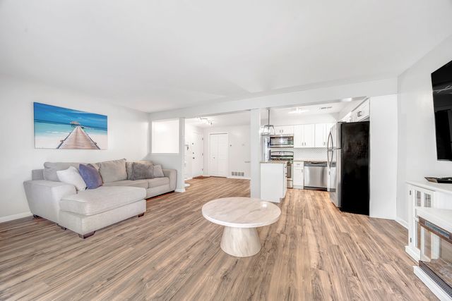 14455 Lamon Avenue 1S, Midlothian, IL 60445