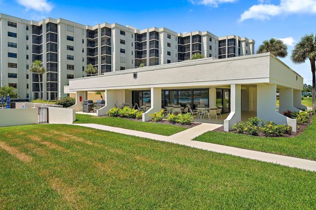 19800 Sandpointe Bay Drive 101, Tequesta, FL 33469