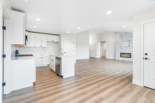 6507 W 28th Ave, Kennewick, WA 99338