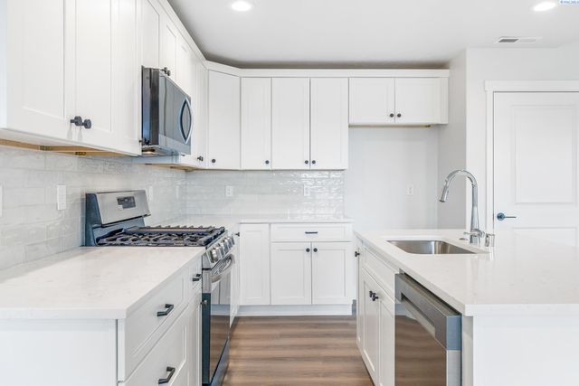 6507 W 28th Ave, Kennewick, WA 99338