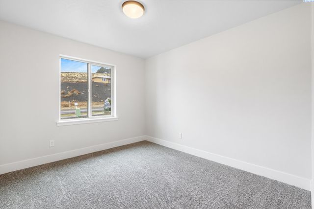 6507 W 28th Ave, Kennewick, WA 99338