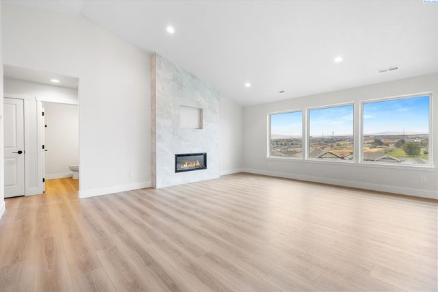 6507 W 28th Ave, Kennewick, WA 99338