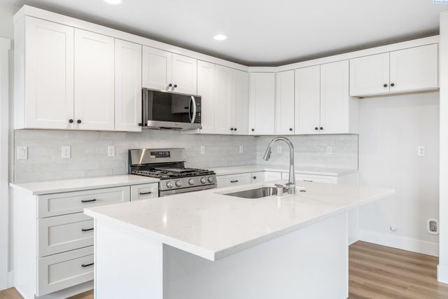 6507 W 28th Ave, Kennewick, WA 99338