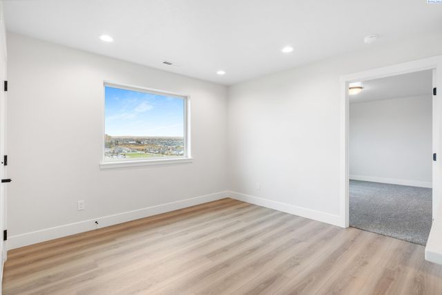 6507 W 28th Ave, Kennewick, WA 99338