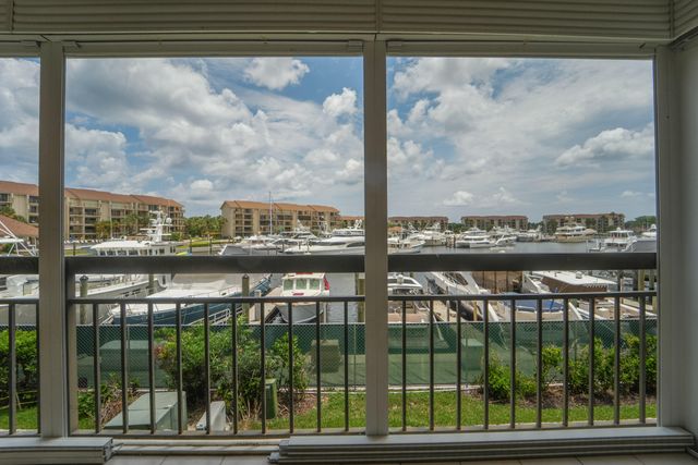 2601 MARINA ISLE Way 204, Jupiter, FL 33477