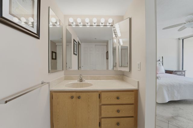 2601 MARINA ISLE Way 204, Jupiter, FL 33477