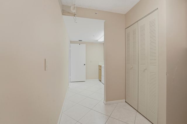 2601 MARINA ISLE Way 204, Jupiter, FL 33477