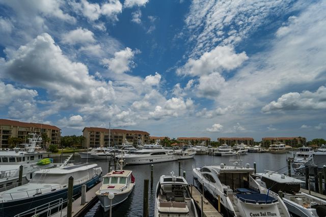 2601 MARINA ISLE Way 204, Jupiter, FL 33477