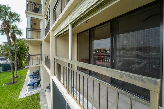 2601 MARINA ISLE Way 204, Jupiter, FL 33477