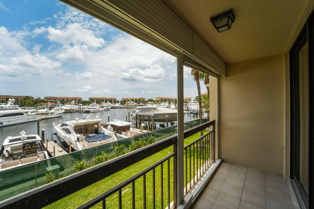 2601 MARINA ISLE Way 204, Jupiter, FL 33477