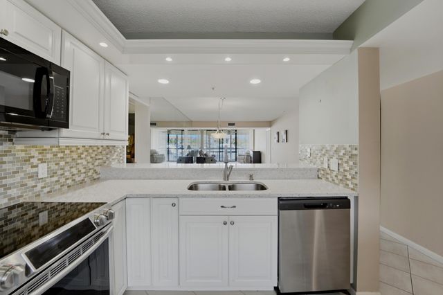 2601 MARINA ISLE Way 204, Jupiter, FL 33477