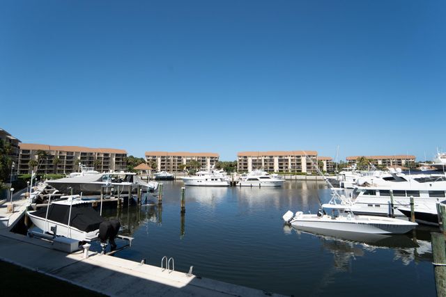 2601 MARINA ISLE Way 204, Jupiter, FL 33477