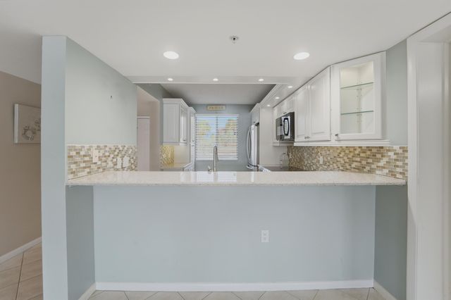 2601 MARINA ISLE Way 204, Jupiter, FL 33477