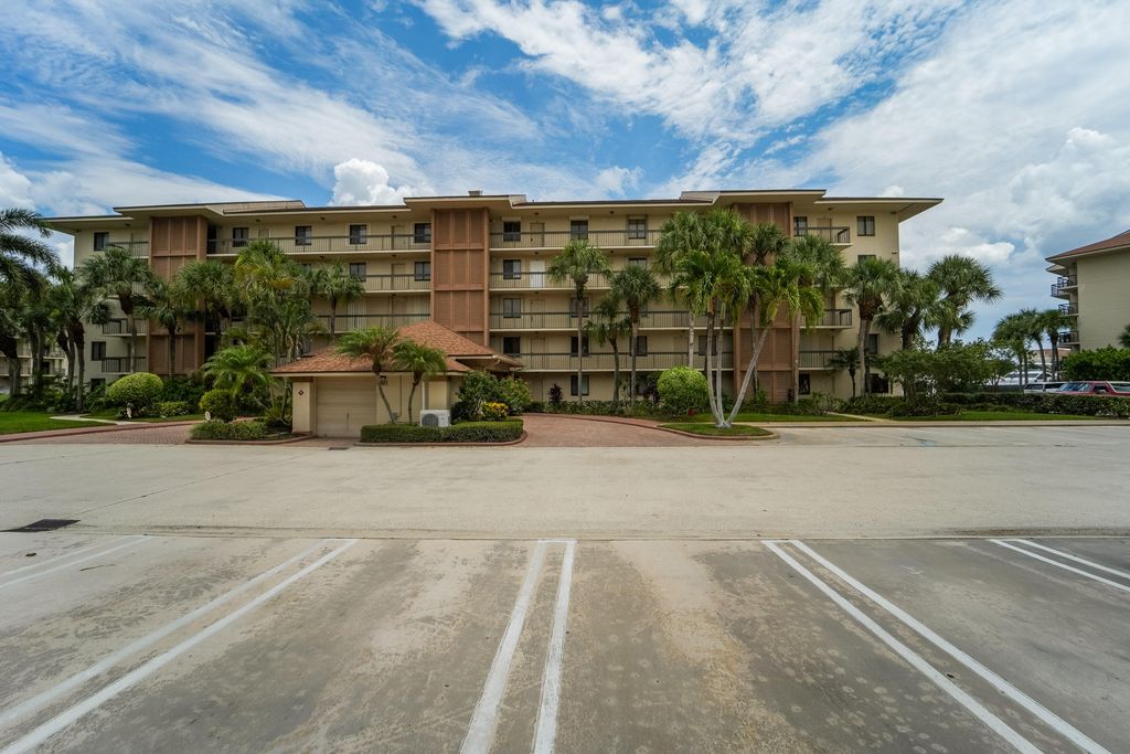 2601 MARINA ISLE Way 204, Jupiter, FL 33477