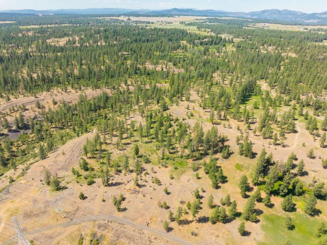 14933 Burnett Rd, Nine Mile Falls, WA 99026