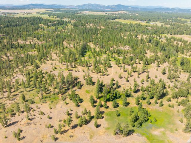 14933 Burnett Rd, Nine Mile Falls, WA 99026