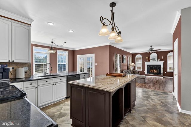 50 CYPRESS POINT DR, Charles Town, WV 25414