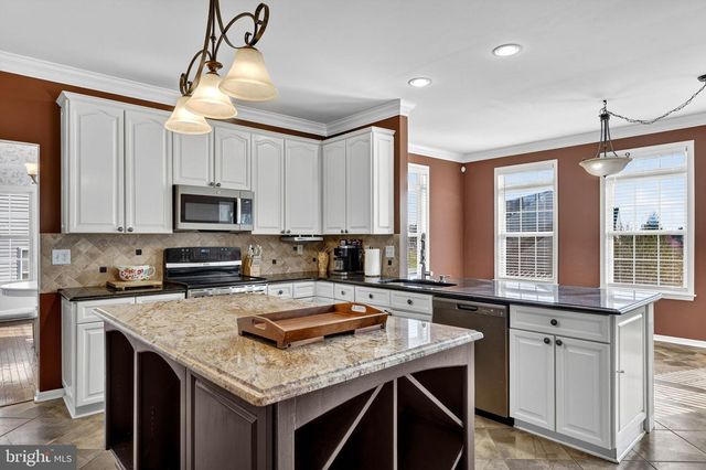 50 CYPRESS POINT DR, Charles Town, WV 25414