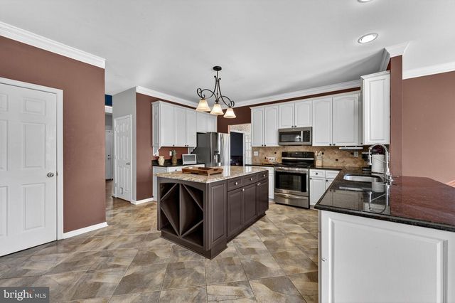 50 CYPRESS POINT DR, Charles Town, WV 25414