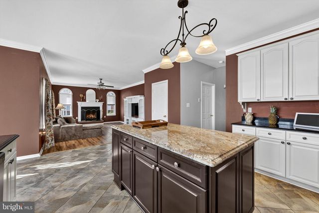50 CYPRESS POINT DR, Charles Town, WV 25414